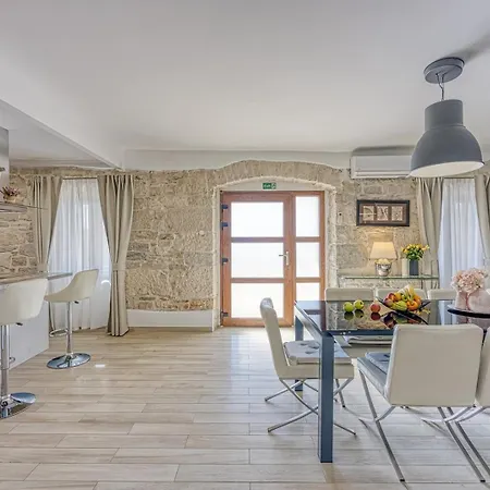Gambin Villa Kaštelir